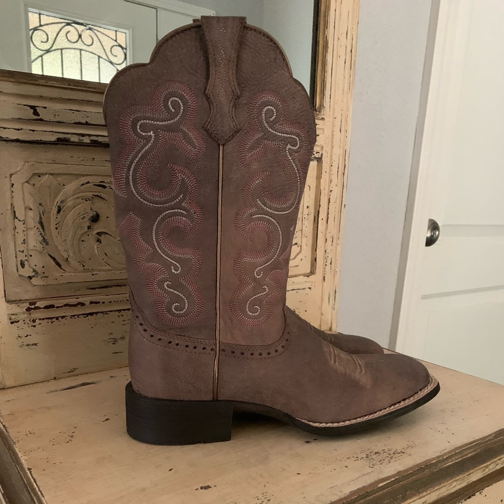 Ariat women’s western boots